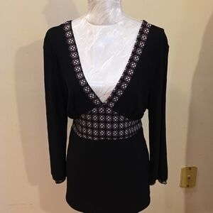 Chic Black Patterned V-Neck Blouse